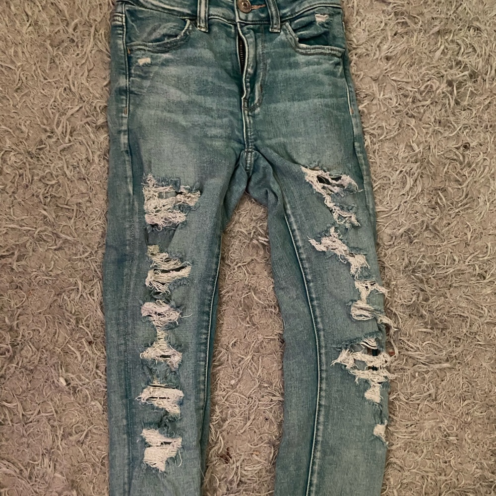 American Eagle Light Washed Ripped Jeans